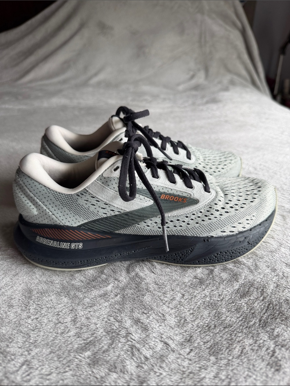 Brooks Adrenaline GTS Running Shoes. Sz 6.5 Wide. Gray. Good tread. Lightweight.